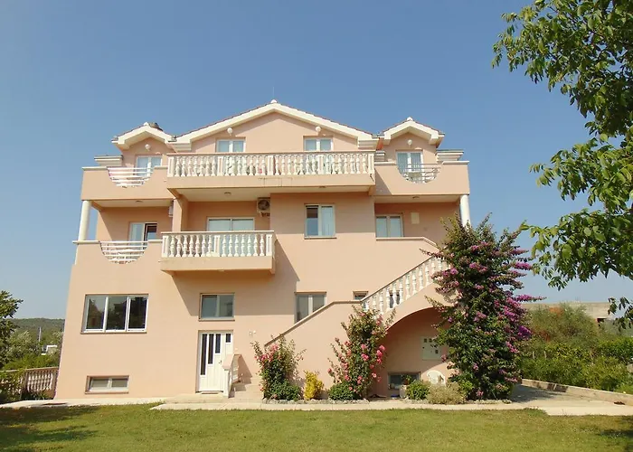 Pansion Kardum 3* ביבינייה