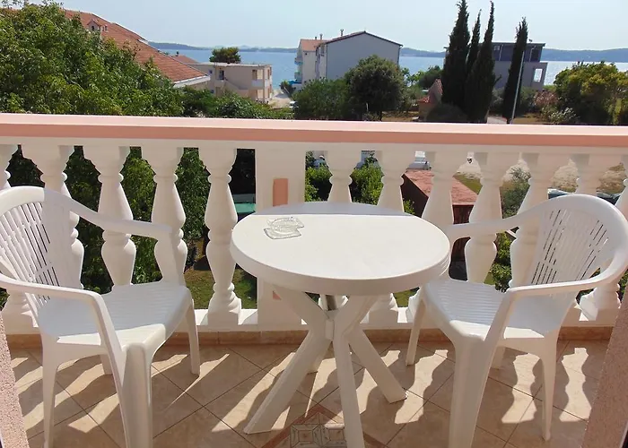 לינה וארוחת בוקר Pansion Kardum