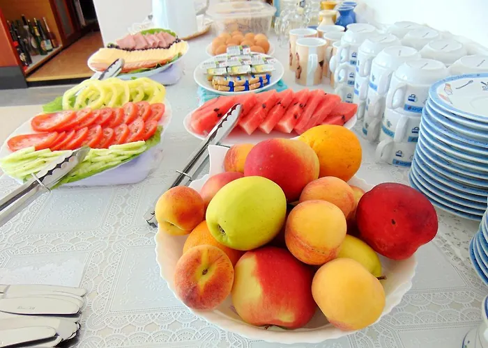 לינה וארוחת בוקר Pansion Kardum 3*