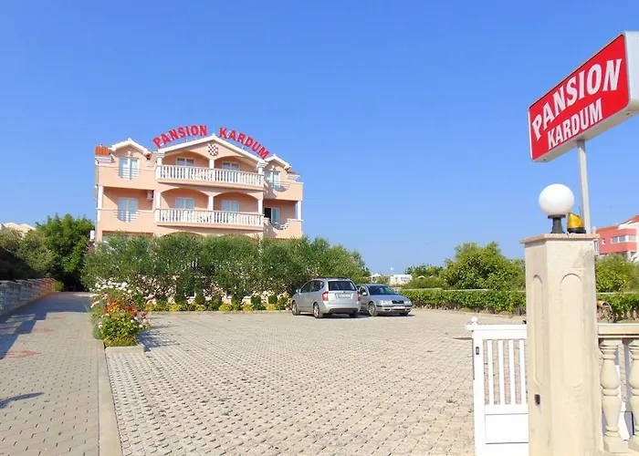 לינה וארוחת בוקר Pansion Kardum