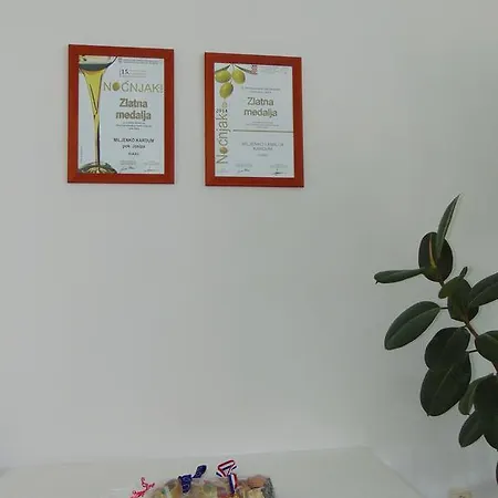 Pansion Kardum krevet i doručak Bibinje